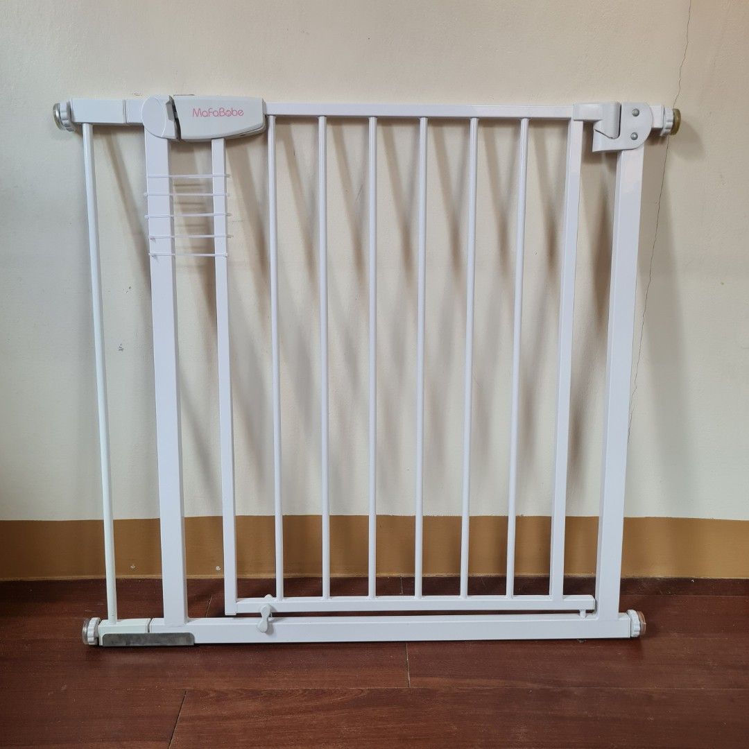 No Drill Baby Gate Adjustable Safety Fence For Kids or Pets on Carousell