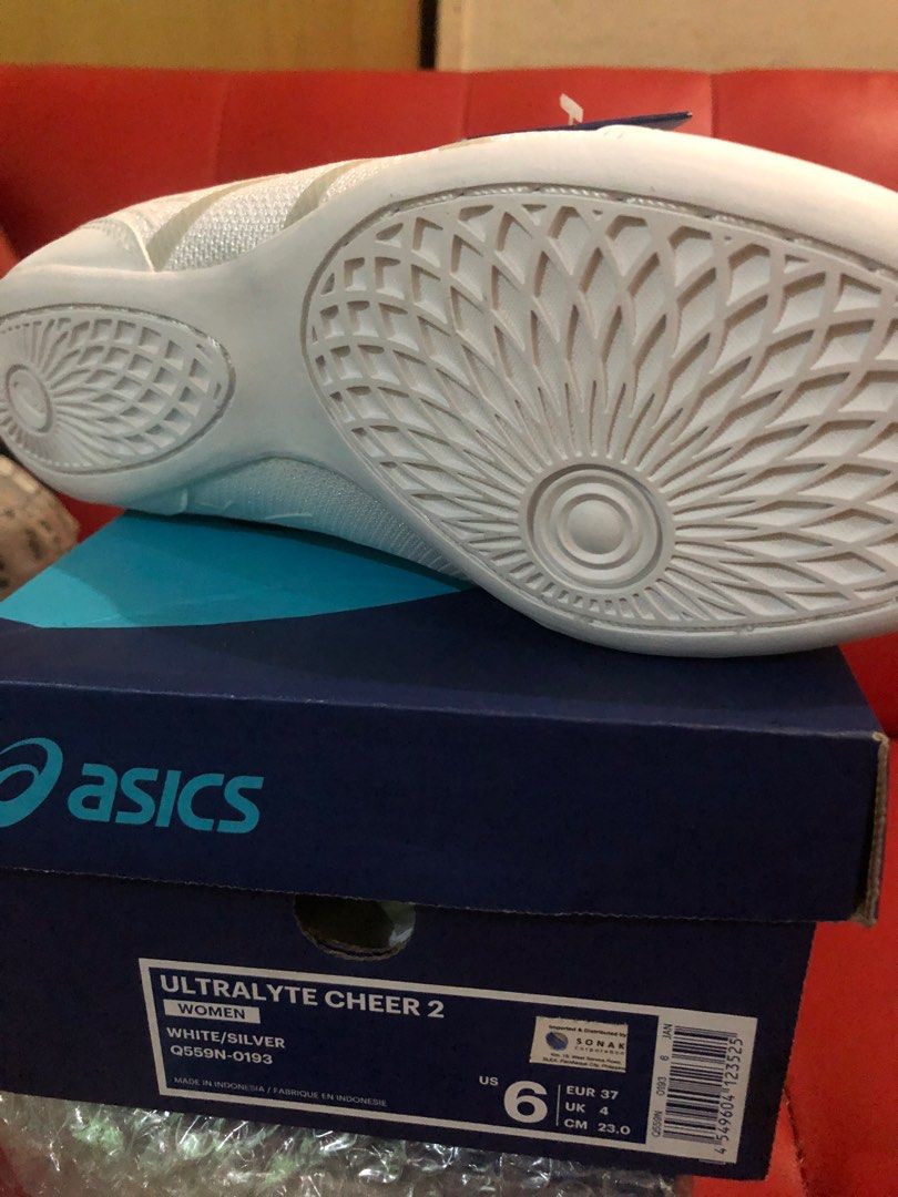 Asics ultralyte cheer clearance 2