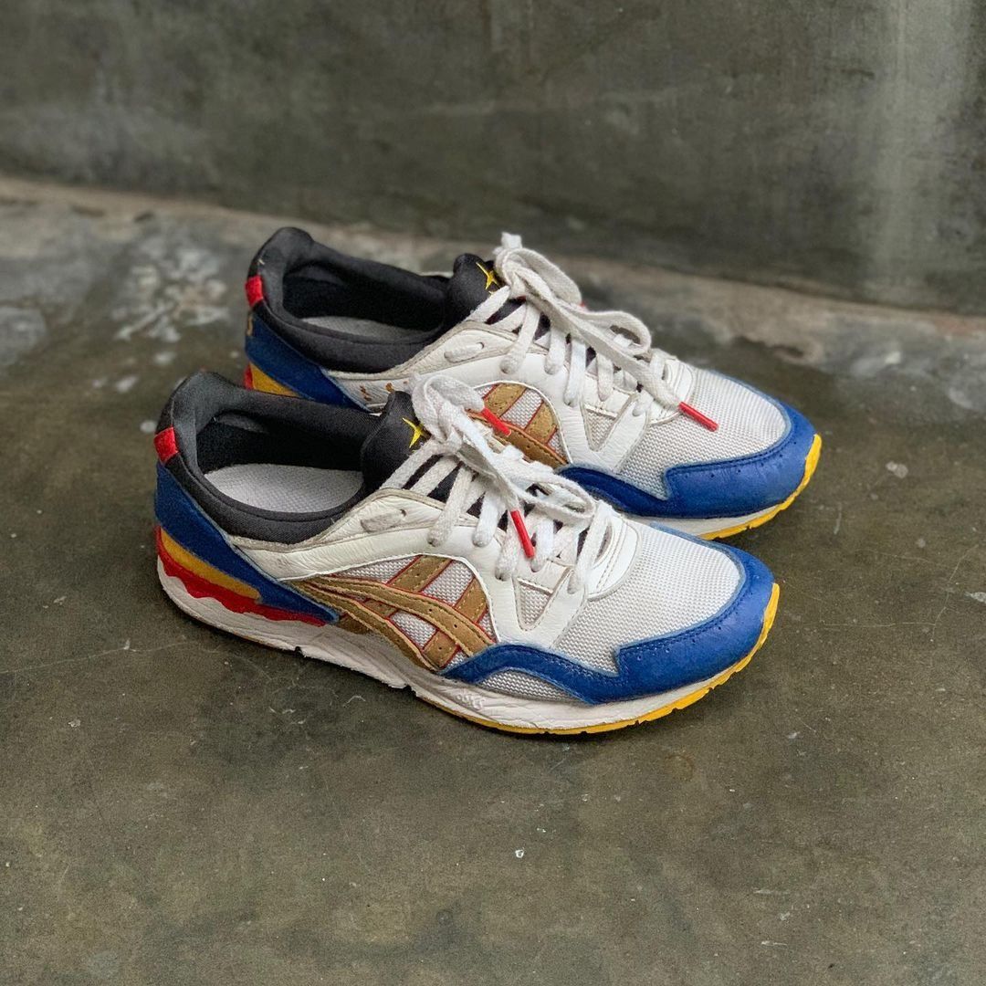 Asics tiger gel-lyte hotsell v white sky