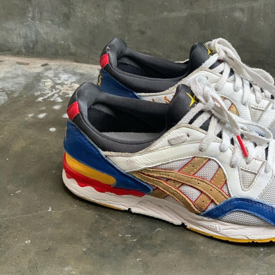 Asics tiger gel lyte hotsell v white sky