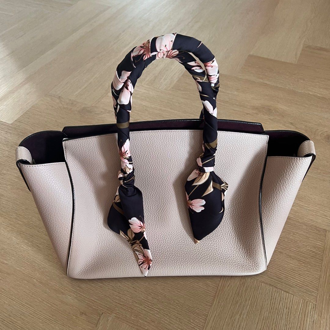 Bally store sommet large