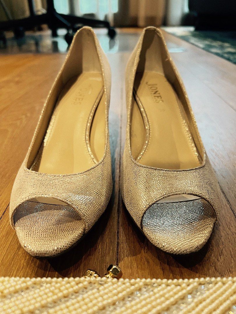 Gold heels and clutch online