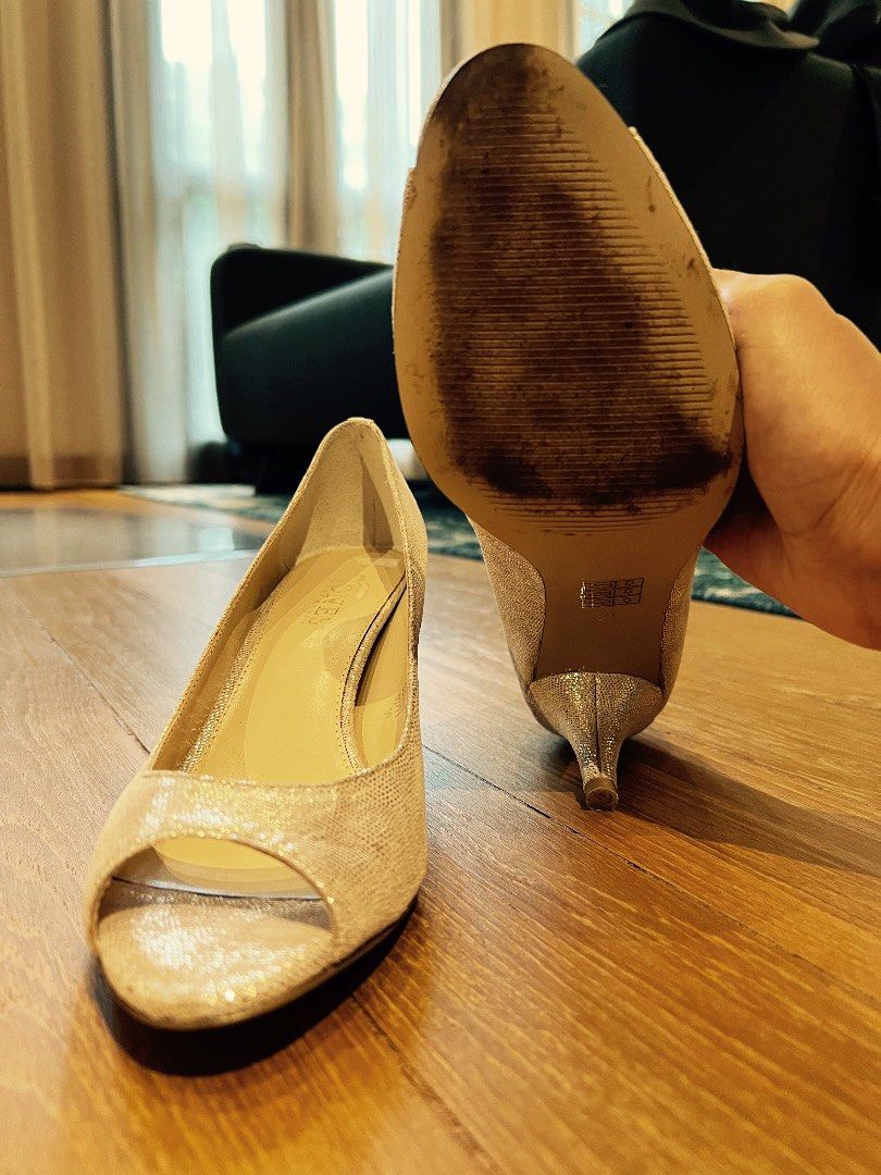 Gold heels and clutch online