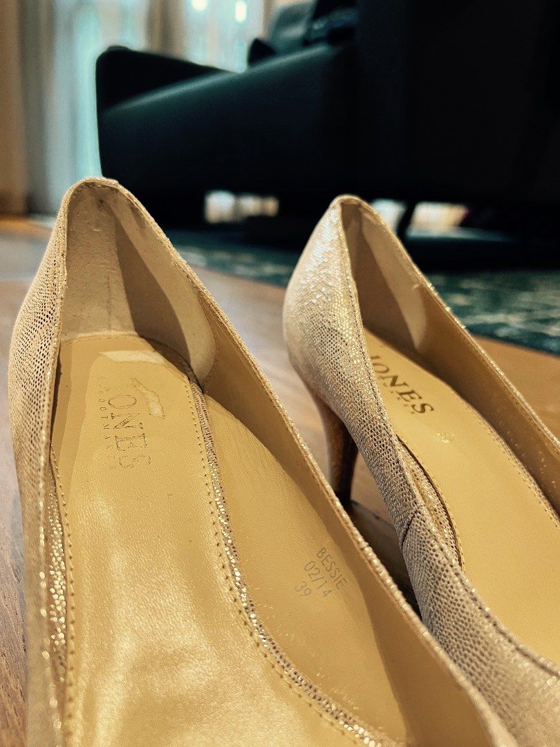 Gold heels and clutch top