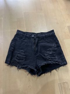 BlackHigh waist shorts with slashes