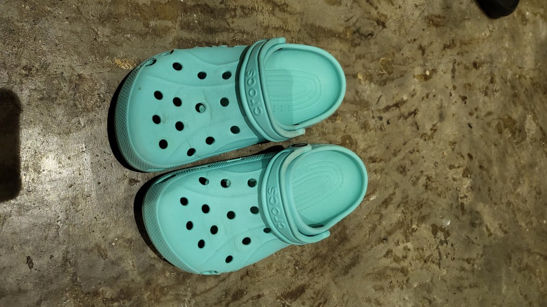 crocs blue green