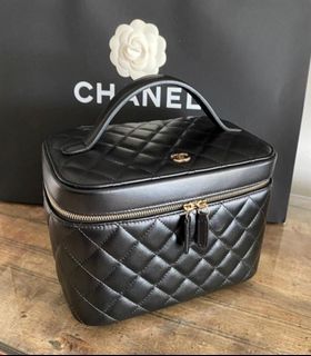 BNIB new Chanel vanity bag in lambskin and GHW - black Chanel lambskin bag, 2019