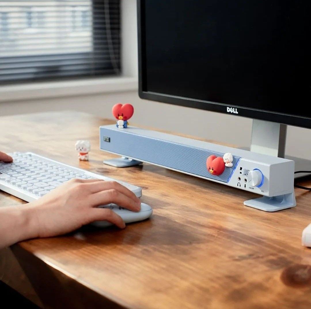BT21 TATA Computer Sound Bar (USB speaker) (Category: Soundbars, Speakers & Amplifiers) located in Quezon City. Submitted by niceandfancy (Listing ID 1230642823, Image 2). Description: [PRODUCT INFORMATION] Product Size : 45.5 x 7.7 x 9.5 cm Product Weight : 679g Material : ABS.