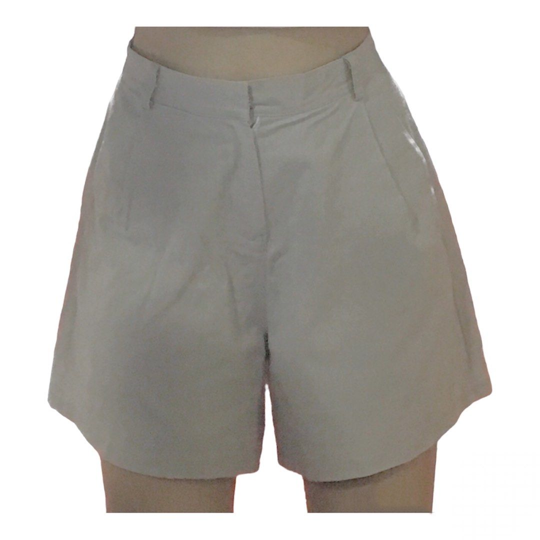 Casual Nude Wide Shorts (Category: Shorts) located in Pasig City. Submitted by 160mood (Listing ID 1230585803, Image 1). Description: rfs : mej maluwag sakin :( BUT THIS IS PRETTY huhu - stretchable (can fit m-l) - may lagayan ng belt - may shorts sa ilalim! - very presko lang - no defects ;) - sorry for the bad lighting sa pic* .