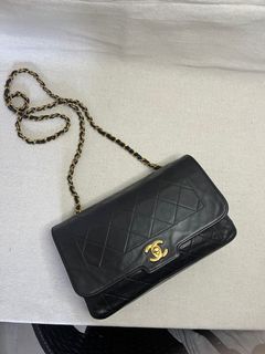 （分類：）位於 。 由 thrift.mint 提交（商品編號 1230577660，圖片 1）。簡介： 。