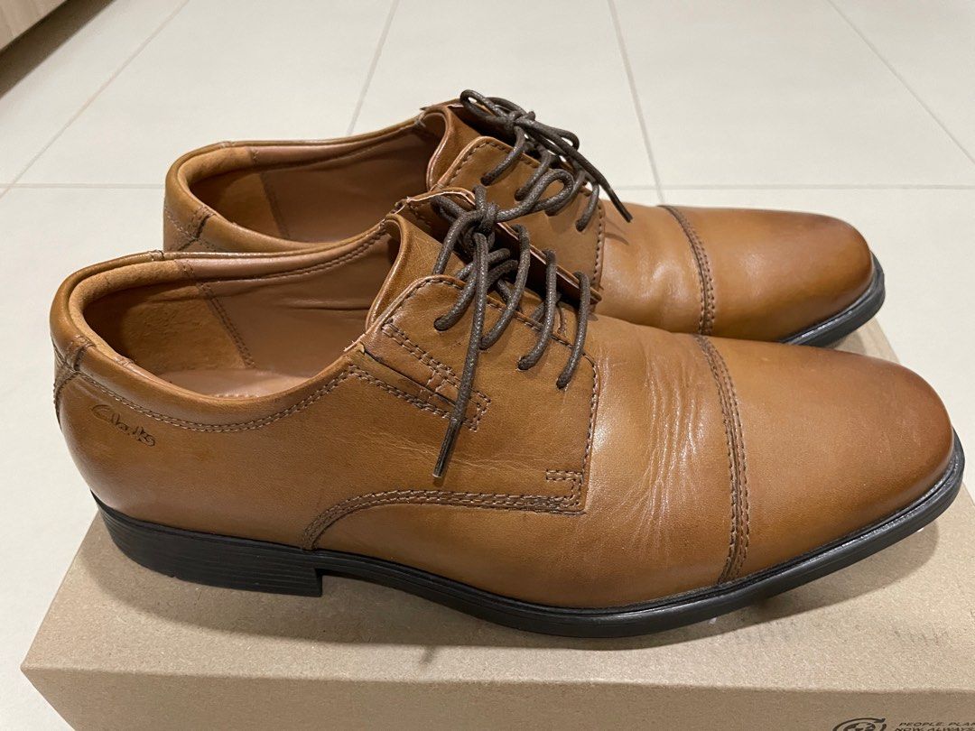Clarks Tilden Cap Dark Tan as good as new Men s Fashion