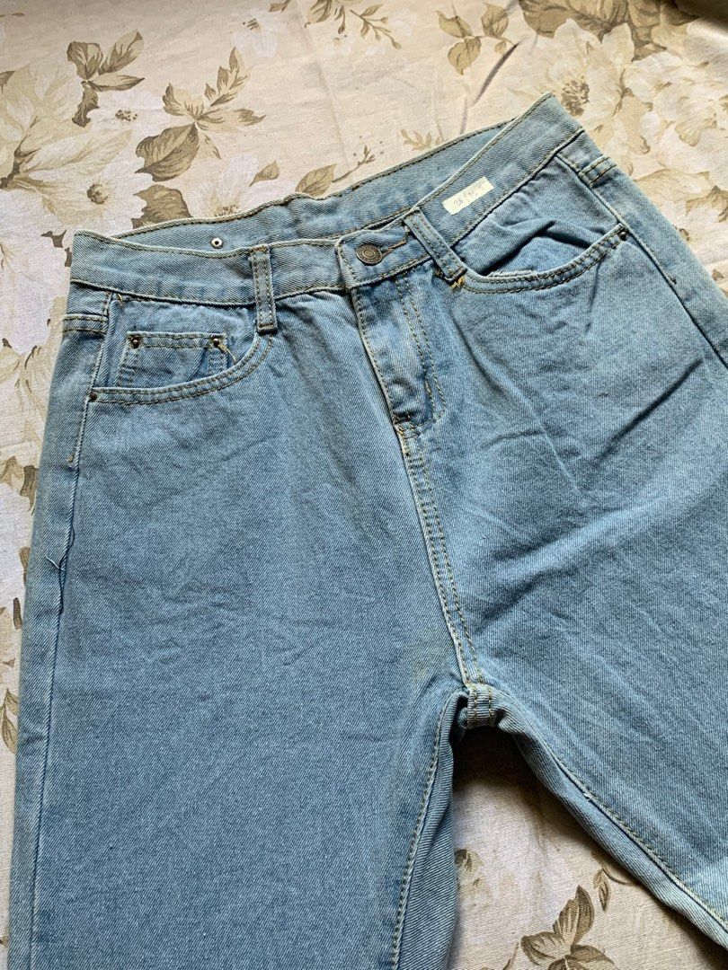 Classic mom denim jeans (Category: Jeans) located in Las Pinas. Submitted by tyrastyle (Listing ID 1230593204, Image 2). Description: Light blue color Size 27-28” Length 36.5”.