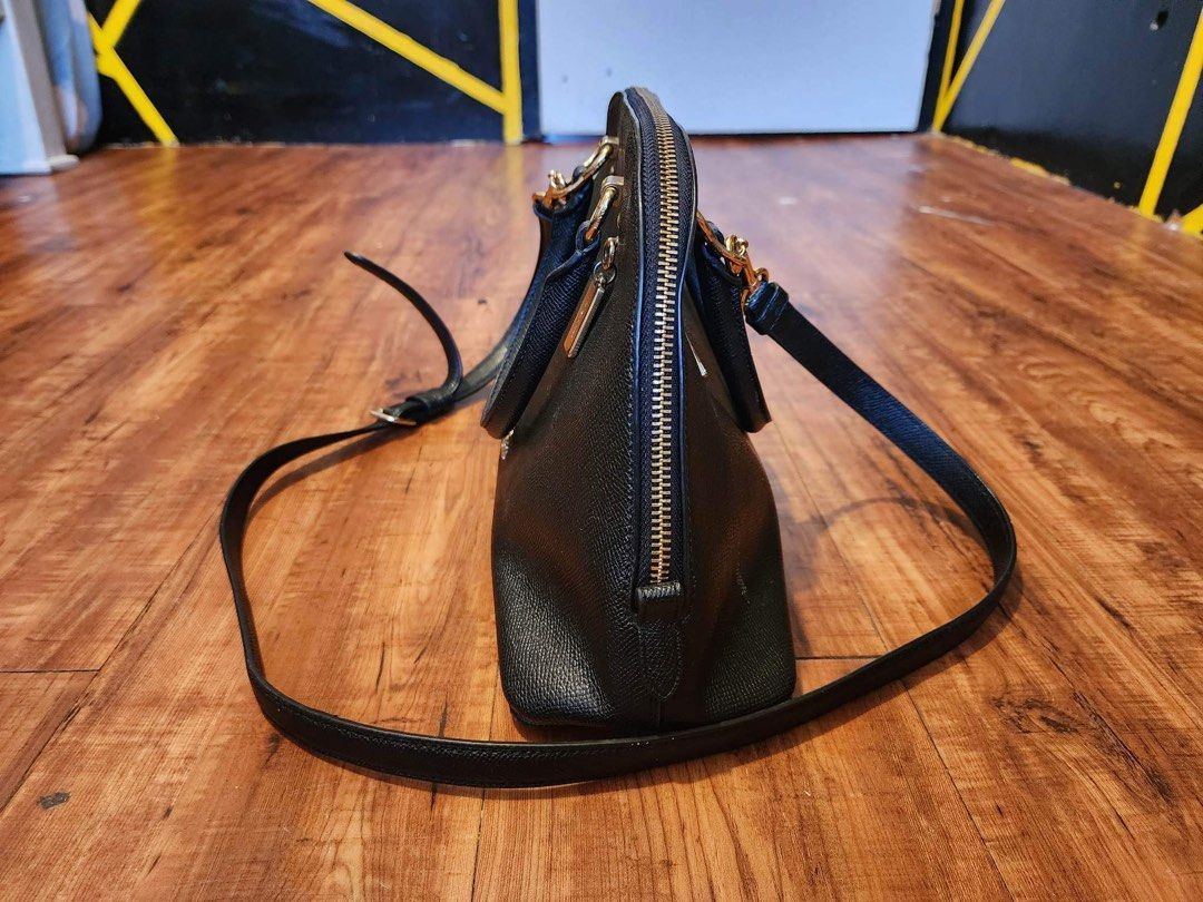 Coach Katy Satchel (Category: Luxury Bags & Wallets) located in Caloocan City. Submitted by katrinago70735 (Listing ID 1230587878, Image 2). Description: .
