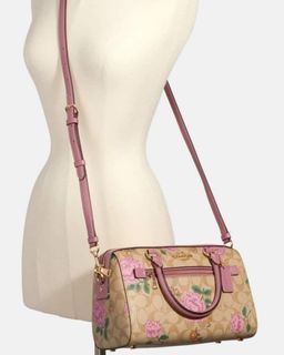 (Category: ) located in . Submitted by sizzies_fashion_style (Listing ID 1230546622, Image 1). Description: .