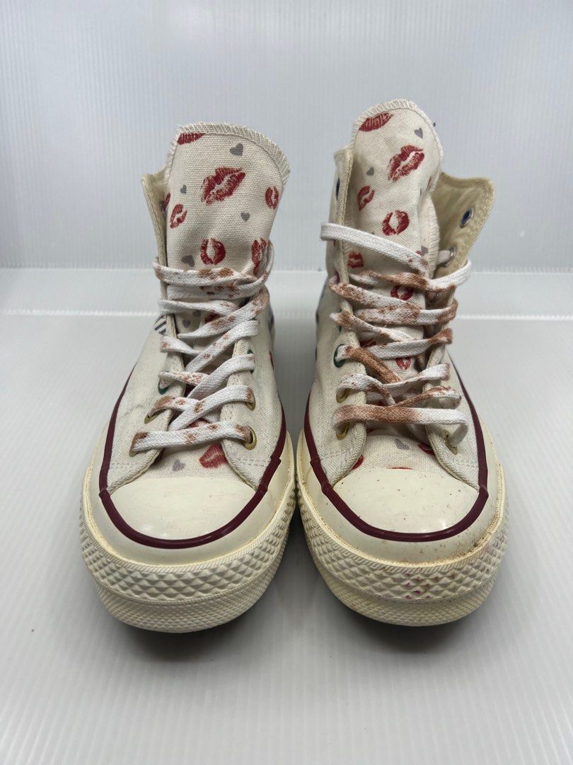 Converse apple print hot sale