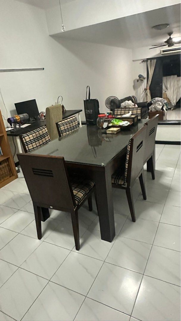 Dining Table Set (Category: Tables & Sets) located in Singapore. Submitted by goodexchange (Listing ID 1230571386, Image 1). Description: Moving out sale. Please arrange your transportation .