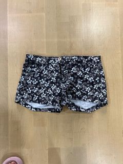 Flowery black and white shorts