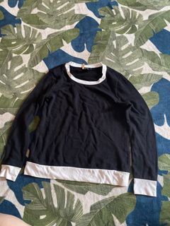 Forever 21 Blouse Sweater Black White Monochrome Long Sleeve