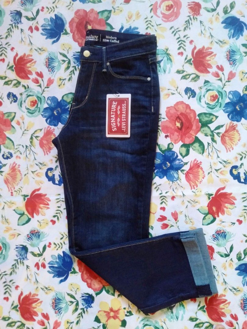 Signature by Levi Strauss & Co. Women's Modern Slim Cuffed Jeans 