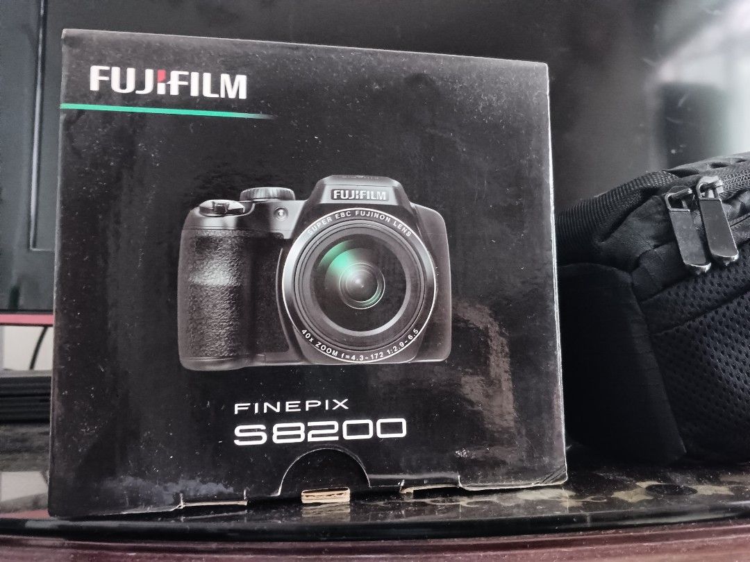 fuji finepix s8200 digital camera