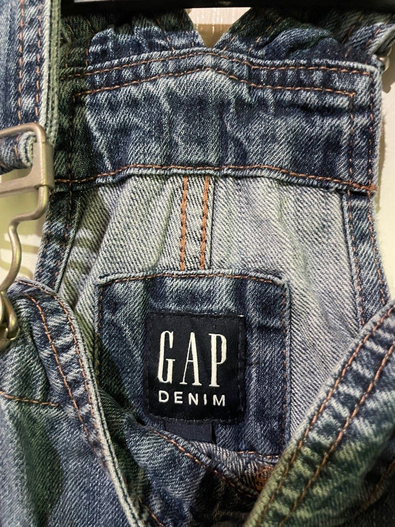 GAP Denim Overalls (Category: Jumpsuits) located in Legazpi City. Submitted by handsatanizer (Listing ID 1230588877, Image 3). Description: Preloved Good as new Fits S-M.