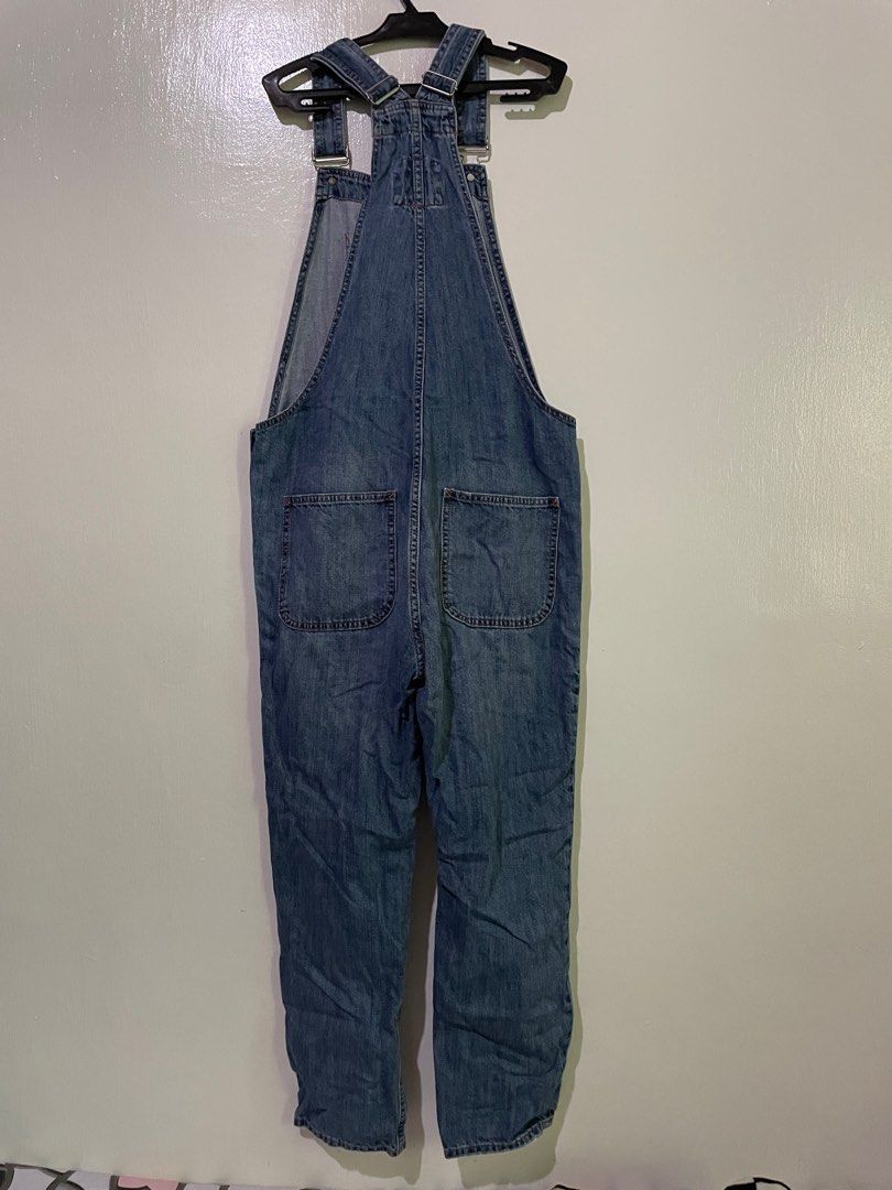 GAP Denim Overalls (Category: Jumpsuits) located in Legazpi City. Submitted by handsatanizer (Listing ID 1230588877, Image 2). Description: Preloved Good as new Fits S-M.