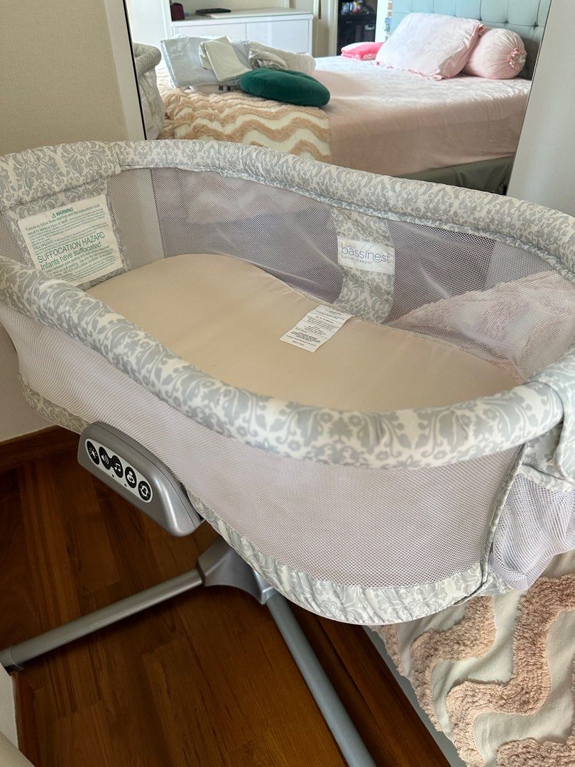 Halo swivel sleeper, Babies & Kids, Baby Nursery & Kids
