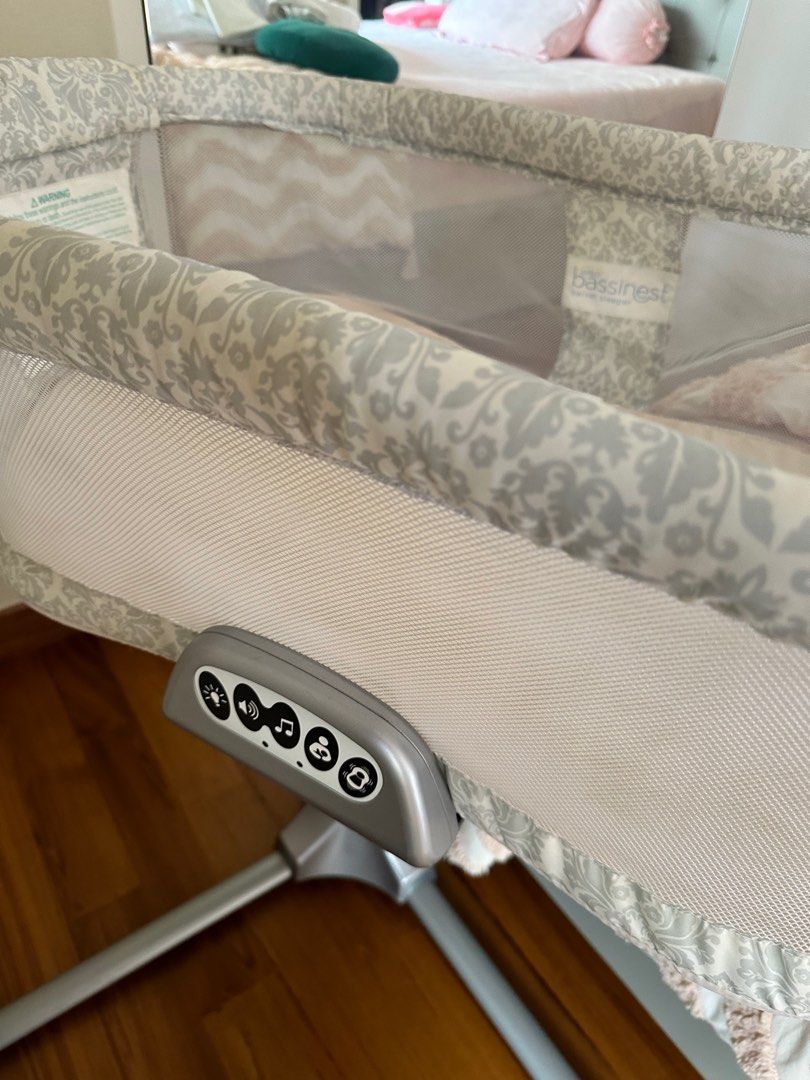 Halo swivel sleeper, Babies & Kids, Baby Nursery & Kids