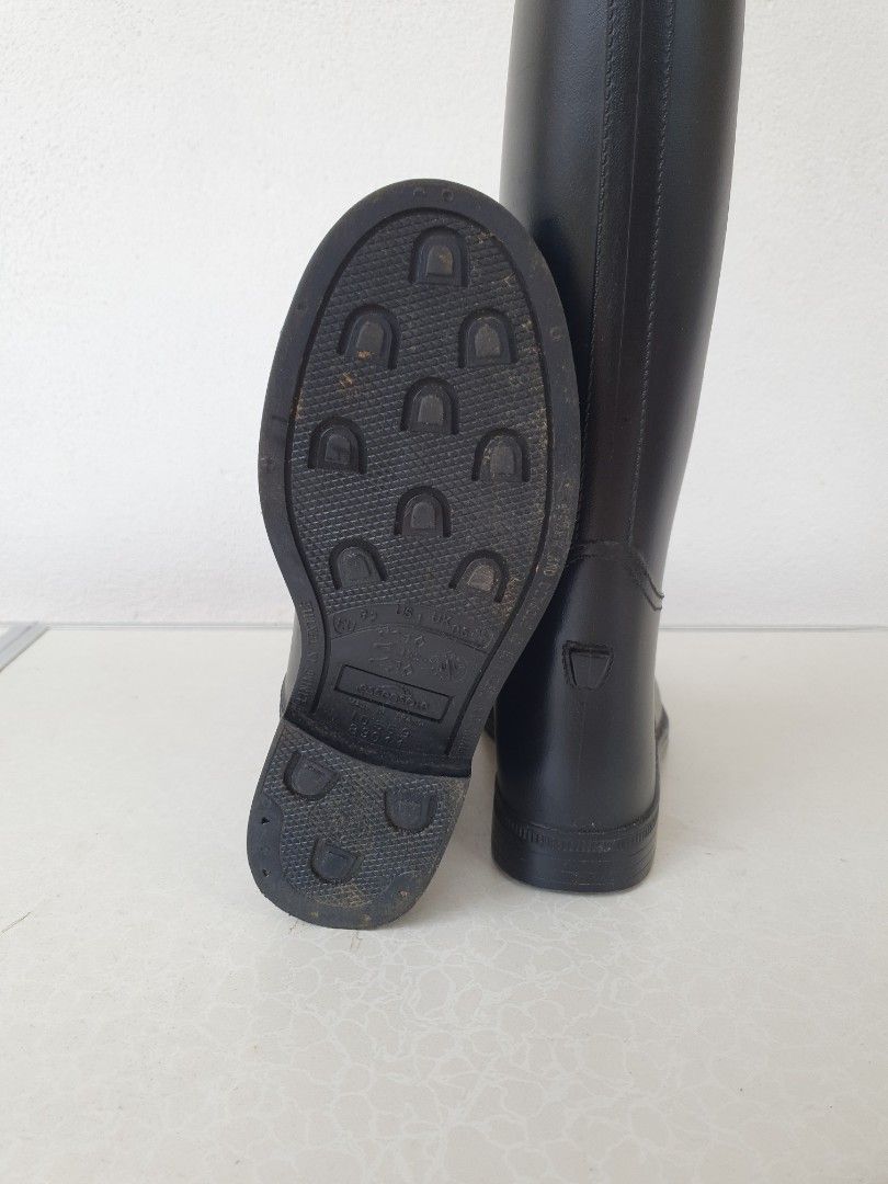 Essensole store riding boots