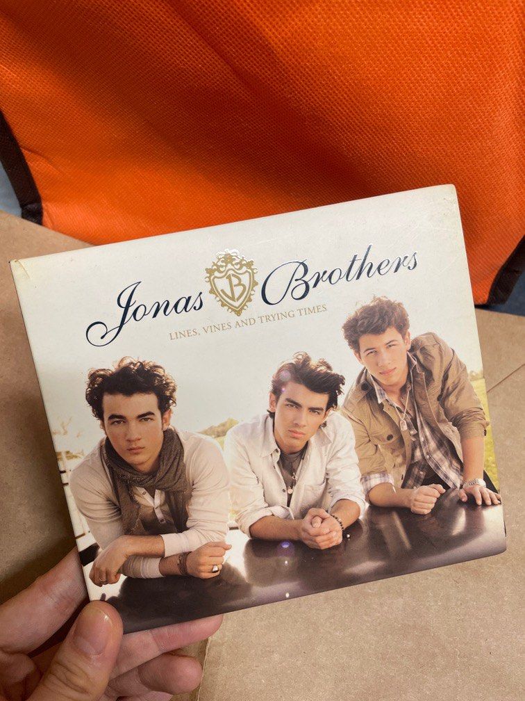 Jonas Brothers Lines, Vines and Trying Times CD, 興趣及遊戲, 音樂、樂器 & 配件, 音樂與