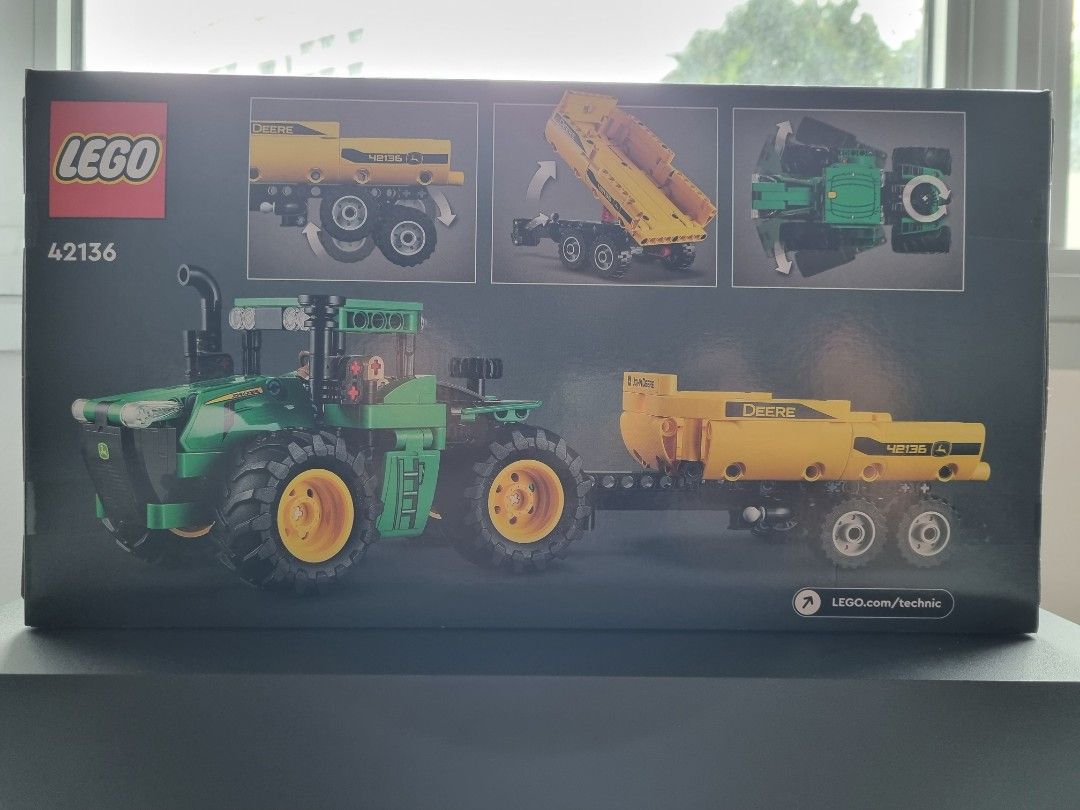 Lego Technic John Deere 9620R 4WD Tractor 42136. 