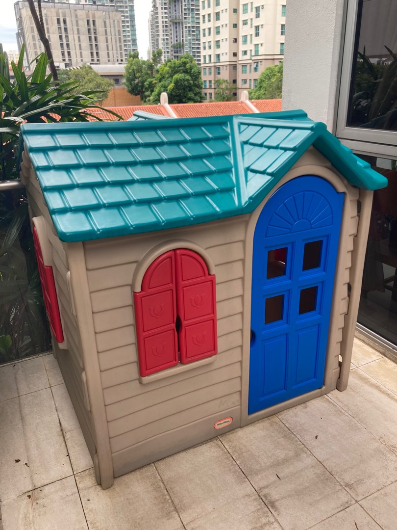 Little Tikes Playhouse & water play table, Hobbies & Toys, Toys & Games