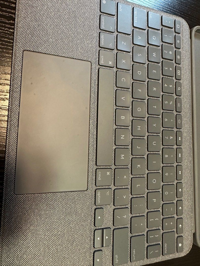 Logitech iPad Pro 11 combo touch keyboard, 電腦＆科技, 電腦周邊及配件, 電腦鍵盤及相關產品
