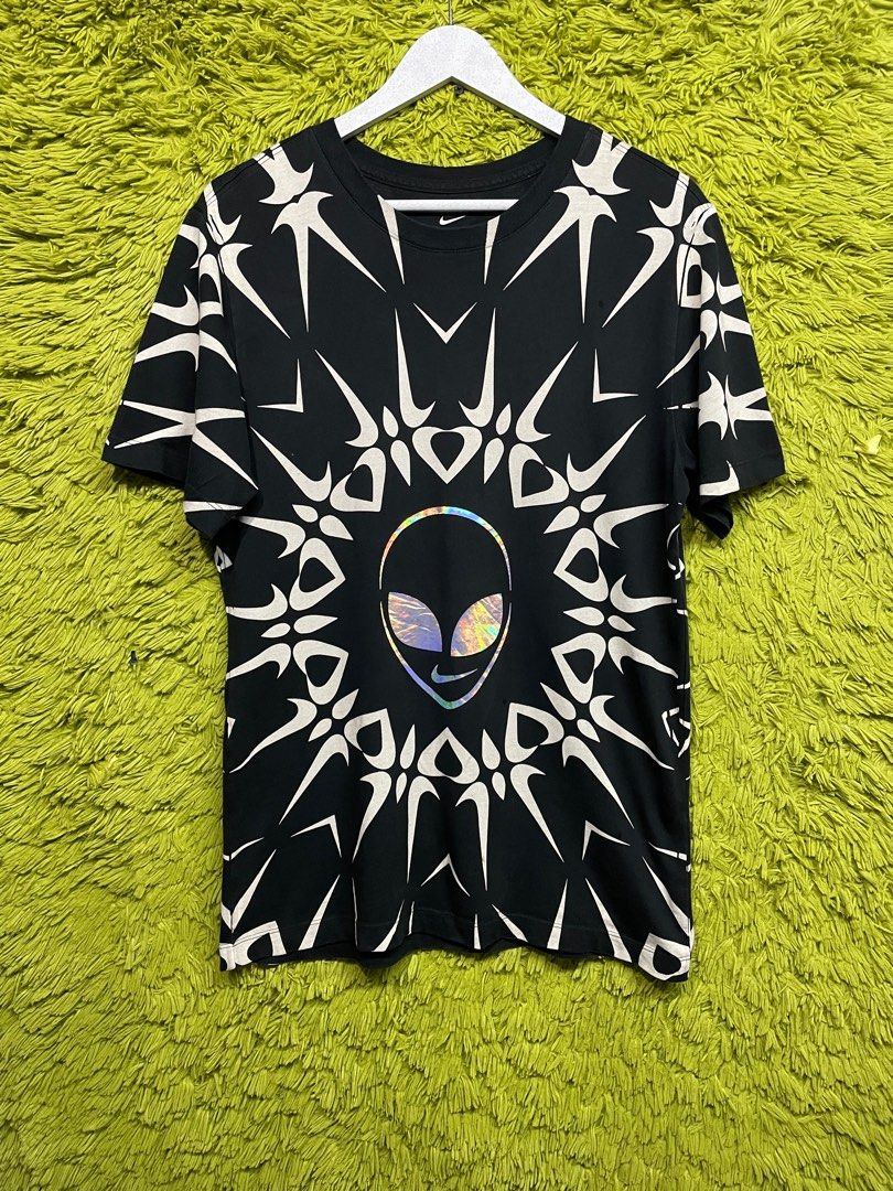Nike t shirt alien discount