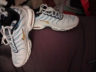 Nike tns size 11 Adidas size 11