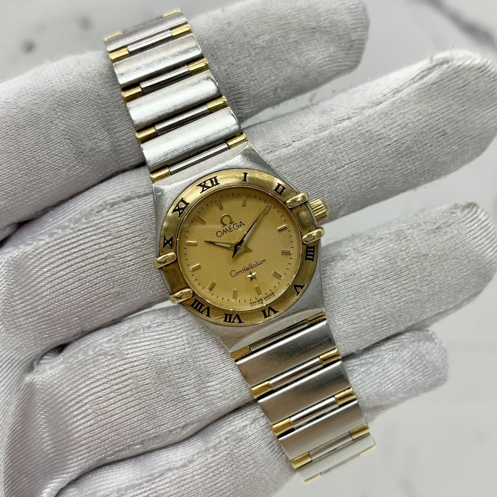 Quartz watch clearance gold colour