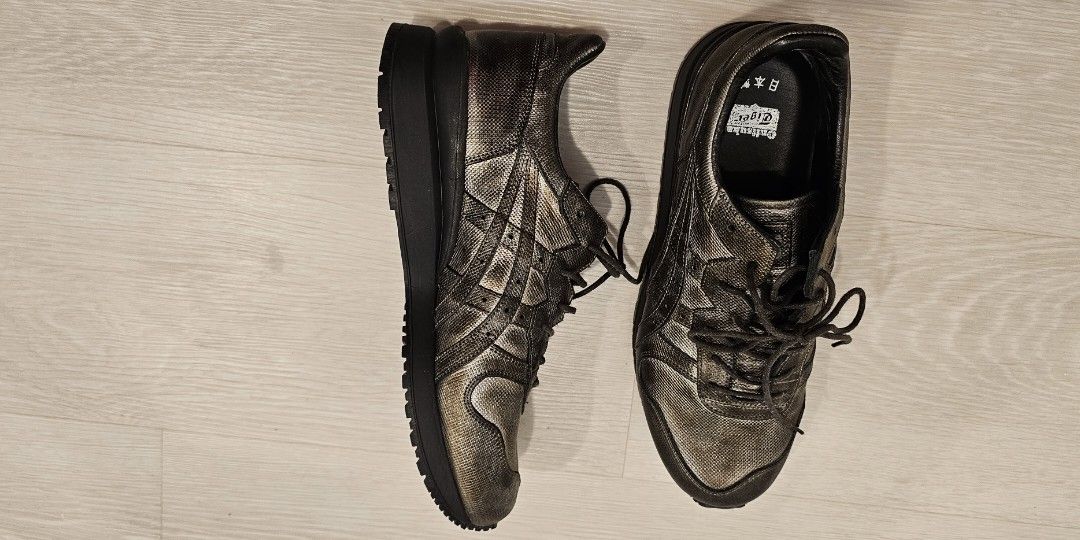Onitsuka Tiger Carbon Sneaker (Category: Sneakers) located in Singapore. Submitted by andy7377 (Listing ID 1230706847, Image 1). Description: .