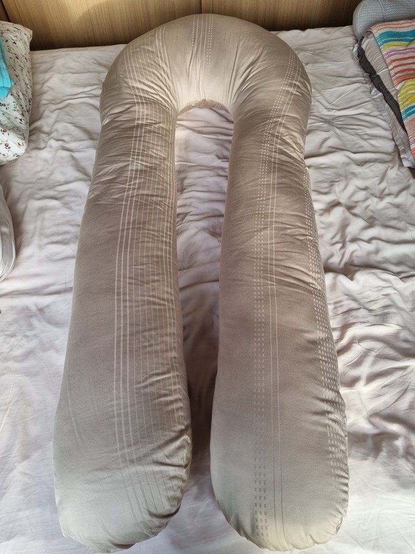 Pregnancy pillow/hooga U shape pillow, Furniture & Home Living, Bedding