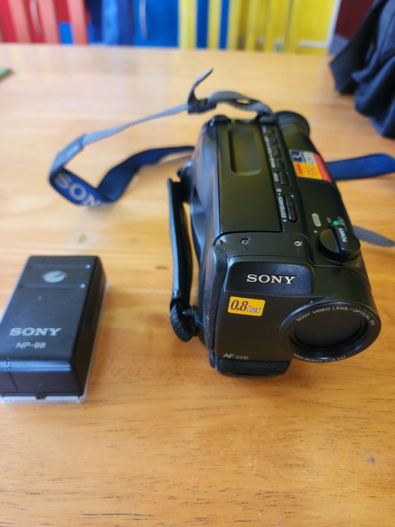 Preloved Sony Handycam video 8, Photography, Cameras on Carousell