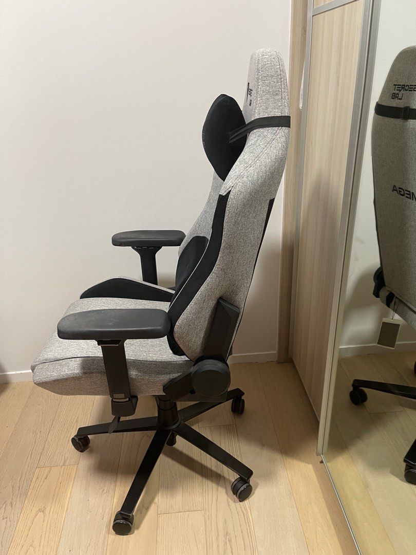 Secretlab Omega 2020 gaming chair cookies and cream office chair study
