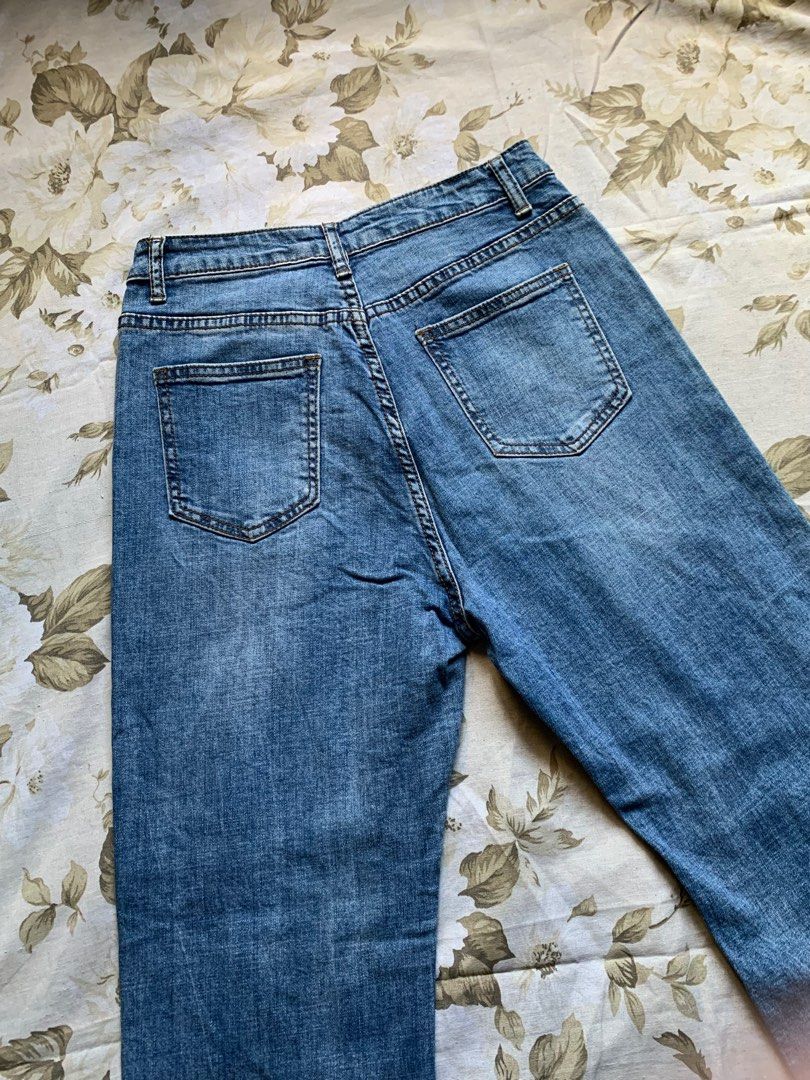 Straight dark denim pants (Category: Jeans) located in Las Pinas. Submitted by tyrastyle (Listing ID 1230590829, Image 3). Description: Cute when worn Size 27-29” (stretchable) Length 38.5”.