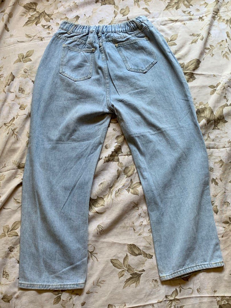 Stretchable denim classic pants (Category: Jeans) located in Las Pinas. Submitted by tyrastyle (Listing ID 1230586071, Image 2). Description: Size: 23-28” length: 37” Pants has garter on the back A staple piece.