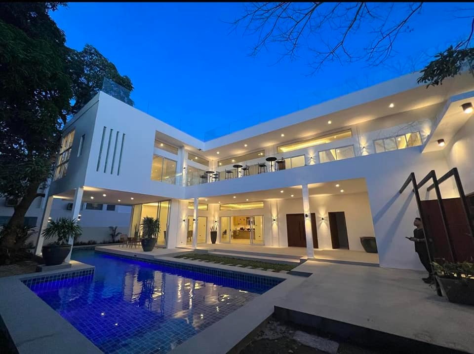 Tagaytay City house and lot with swimming pool with 24 hours security