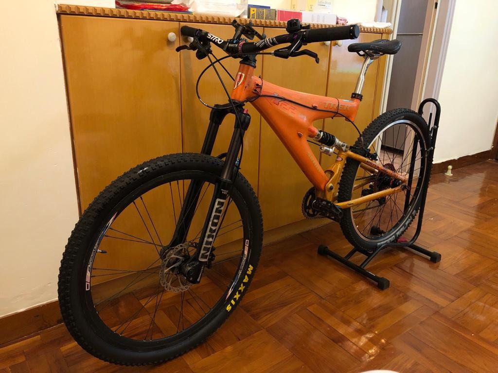 Trek Y22 OCLV Carbon full suspension