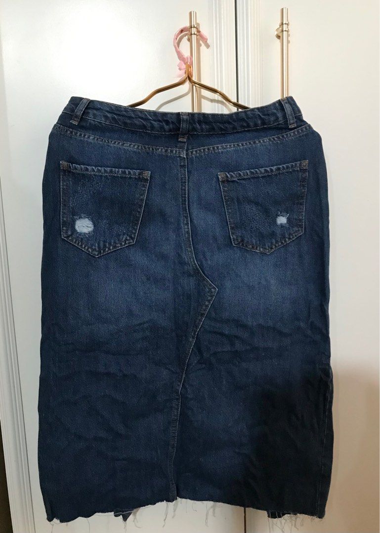 Trendyol denim midi skirt (Category: Skirts) located in San Jose del Monte. Submitted by decluttering_m0m (Listing ID 1230553978, Image 2). Description: Trendyol denim midi skirt•Brand new with tags•Selling low .