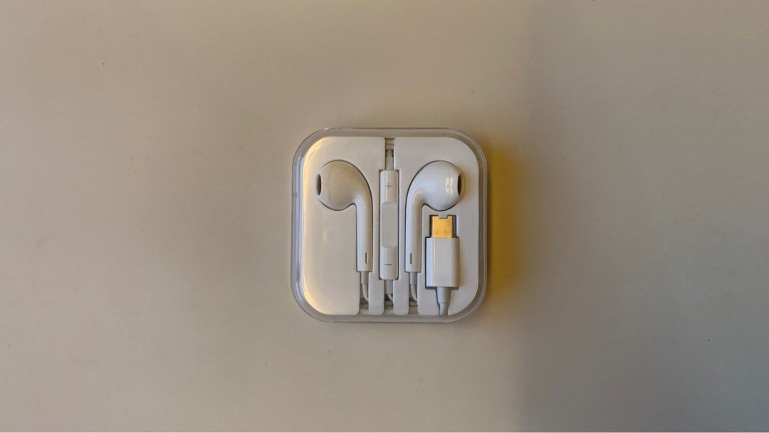 USB-C earphones (Category: Earphones) located in Cagayan de Oro. Submitted by dinoandes (Listing ID 1230659392, Image 1). Description: Works on Android. DOES NOT WORK on APPLE iPad. Bought this for my iPad but it won’t work. Tried it on android and it works. Not an Apple product. Buyer will shoulder shipping..
