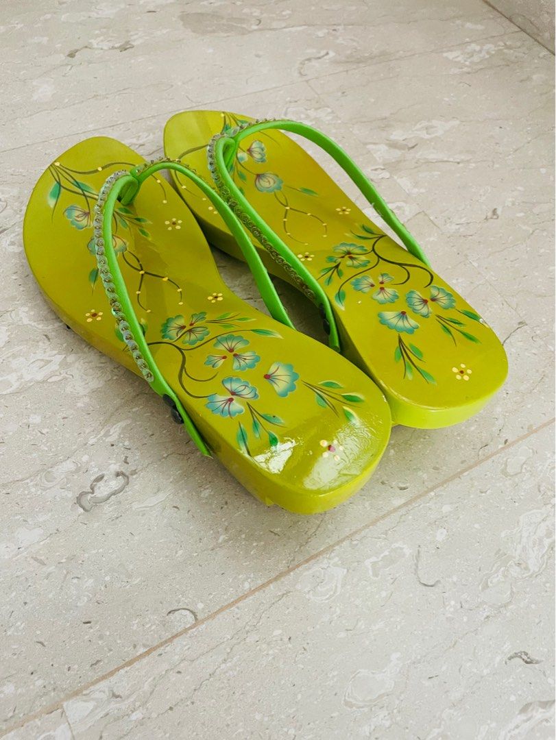 Vietnamese Wooden Clog Sandals (Green), Women's Fashion, Footwear