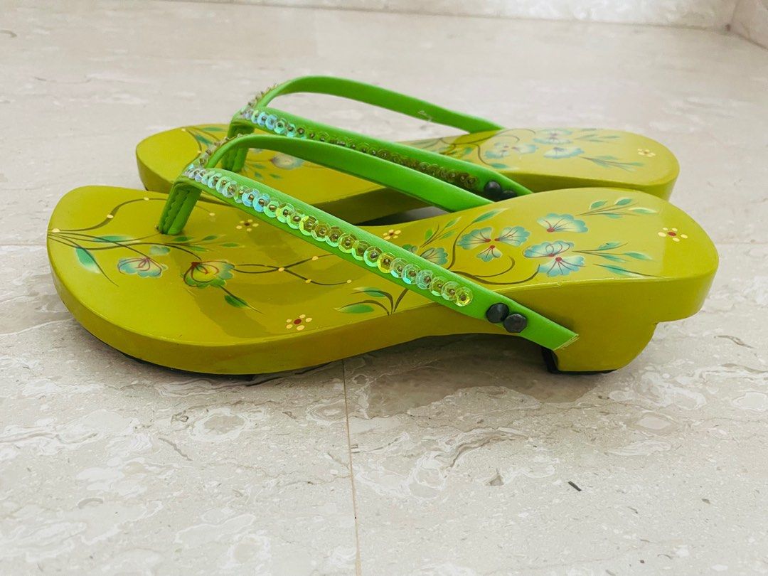 Vietnamese Wooden Clog Sandals (Green), Women's Fashion, Footwear