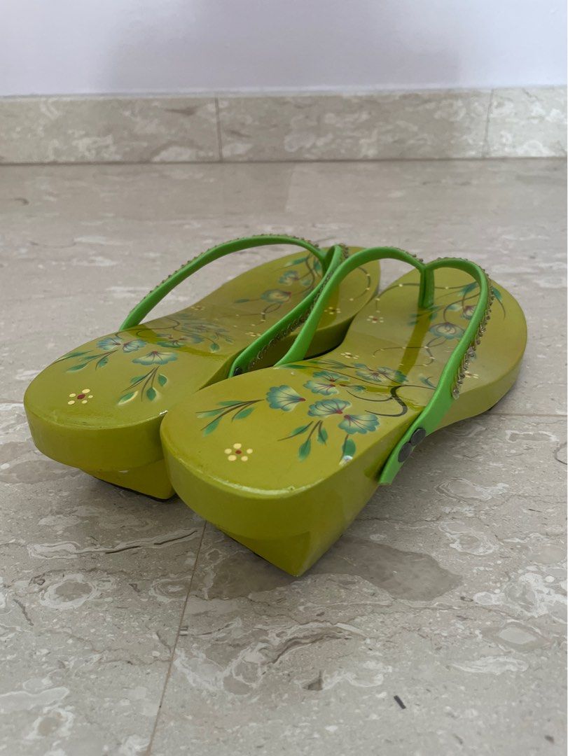 Vietnamese Wooden Clog Sandals (Green), Women's Fashion, Footwear