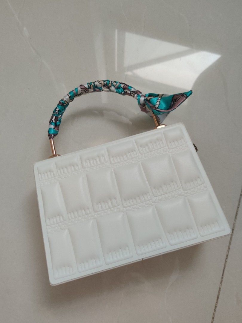 White structured clearance bag
